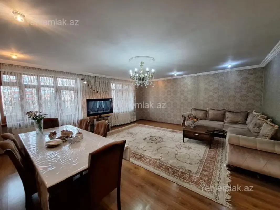 Satılır 5 otaqlı köhnə tikili 90 m²