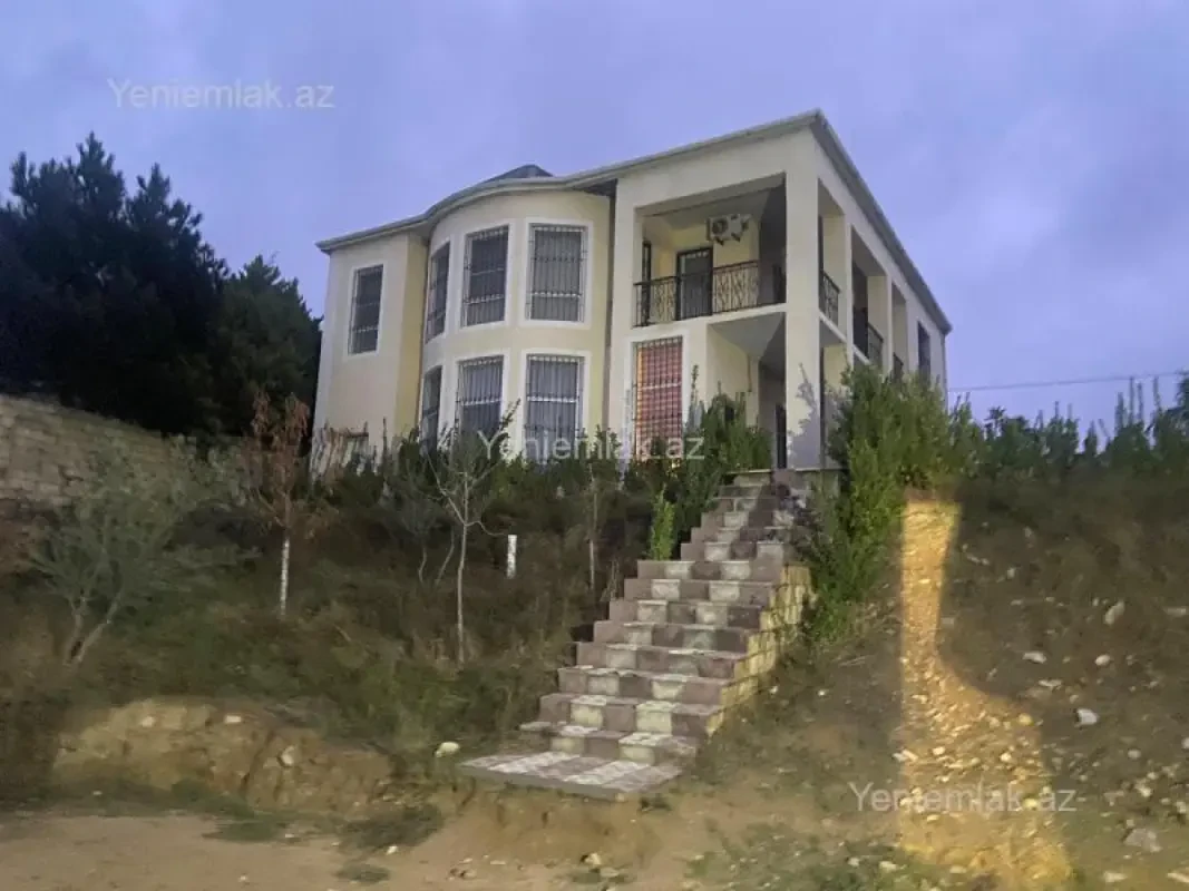 Satılır 4 otaqlı həyət evi 240 m²