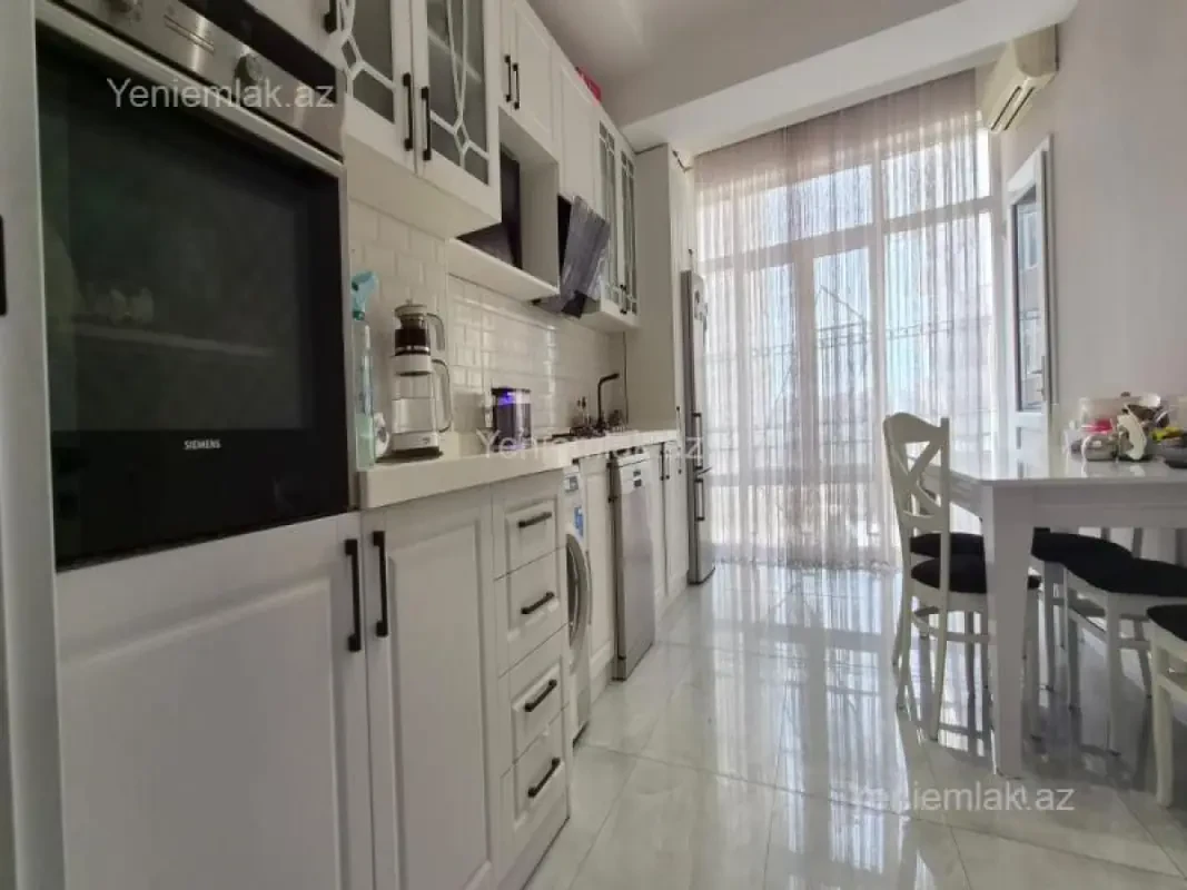 Satılır 3 otaqlı yeni tikili 115 m²