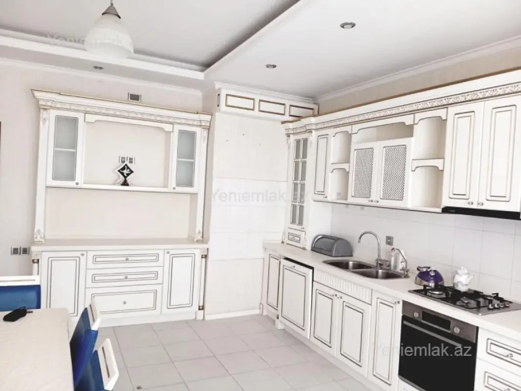 Satılır 5 otaqlı yeni tikili 240 m²