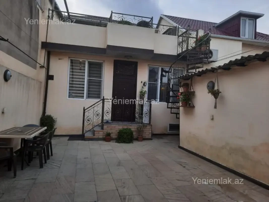 Satılır 3 otaqlı həyət evi 235 m²