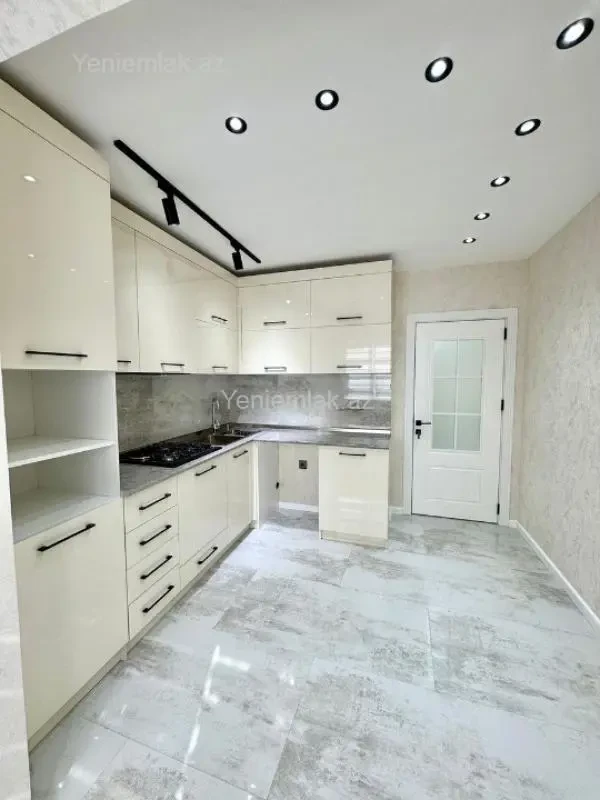 Satılır 3 otaqlı köhnə tikili 90 m²