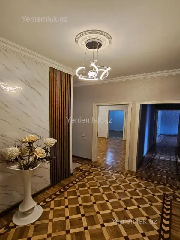 Satılır 5 otaqlı köhnə tikili 120 m²