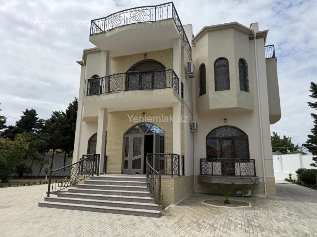 Satılır 6 otaqlı həyət evi 400 m²