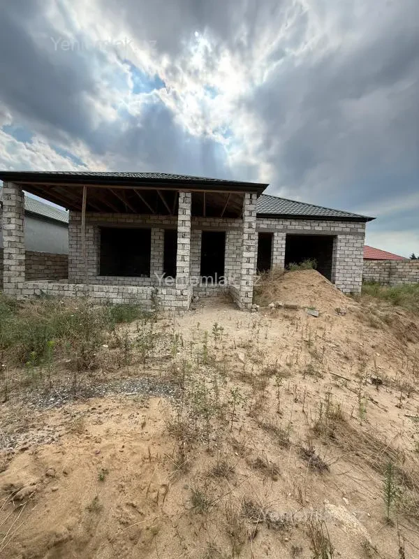 Satılır 5 otaqlı həyət evi 270 m²