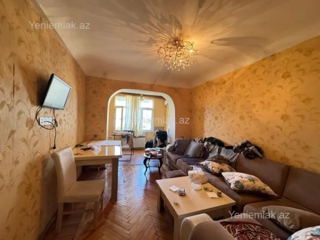 Satılır 2 otaqlı köhnə tikili 50 m²