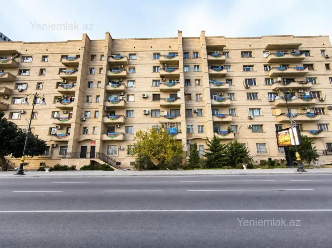 Satılır 4 otaqlı köhnə tikili 90 m²