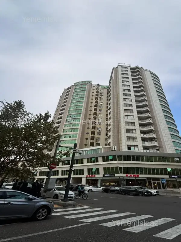Satılır 4 otaqlı yeni tikili 230 m²