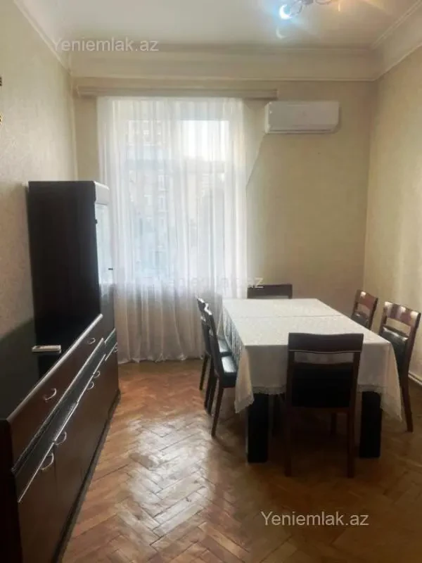 Satılır 3 otaqlı köhnə tikili 80 m²