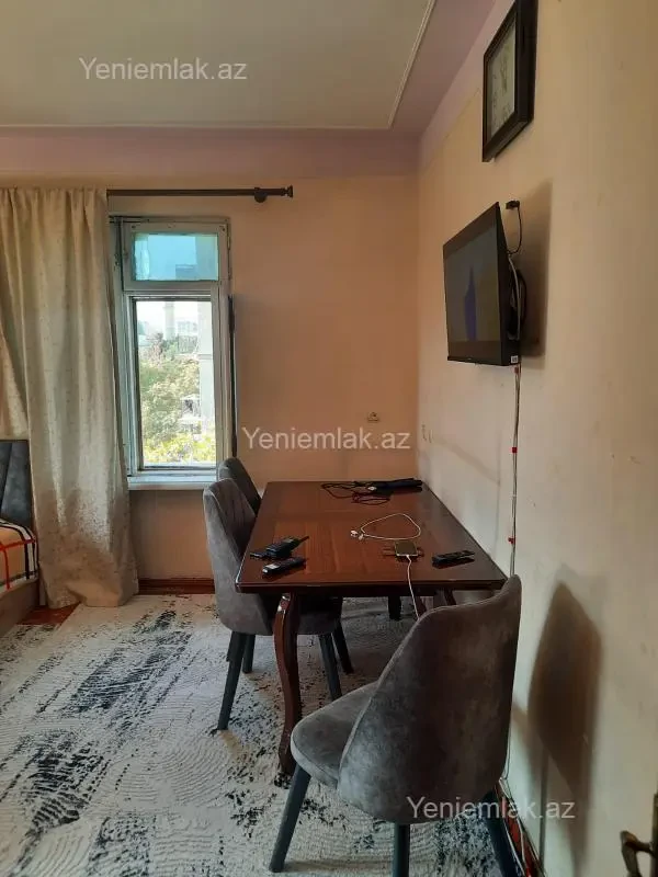 Satılır 1 otaqlı köhnə tikili 32.7 m²