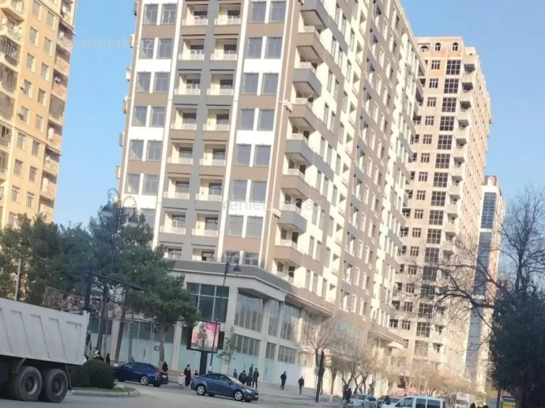 Satılır 3 otaqlı yeni tikili 125 m²