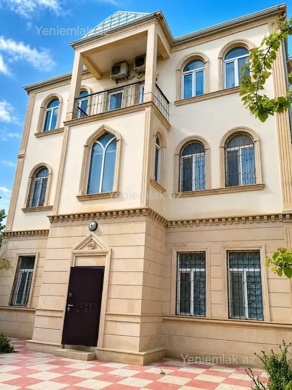 Satılır 6 otaqlı həyət evi 300 m²