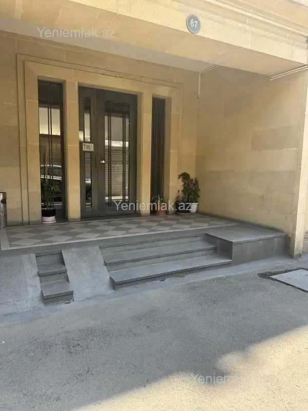 Satılır 3 otaqlı yeni tikili 130 m²