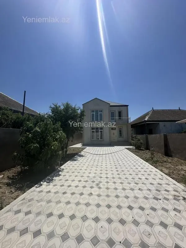 Satılır 5 otaqlı həyət evi 180 m²