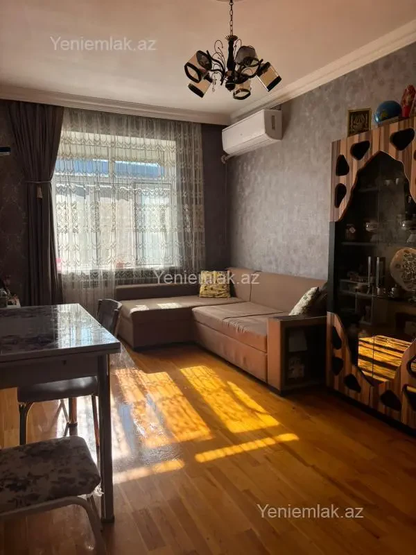 Satılır 2 otaqlı köhnə tikili 66 m²