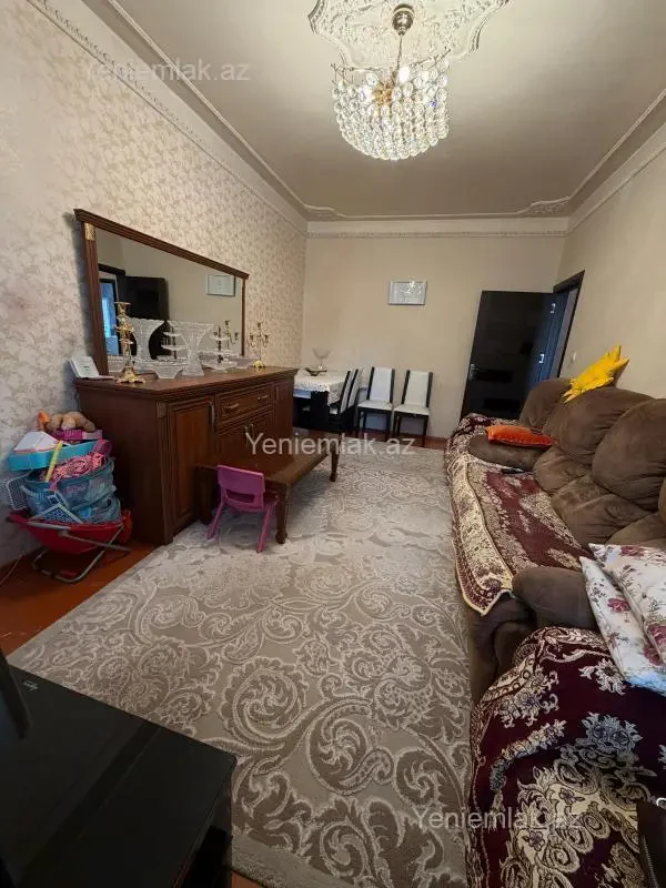 Satılır 3 otaqlı köhnə tikili 80 m²