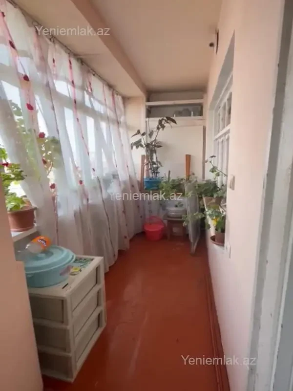 Satılır 3 otaqlı köhnə tikili 70 m²
