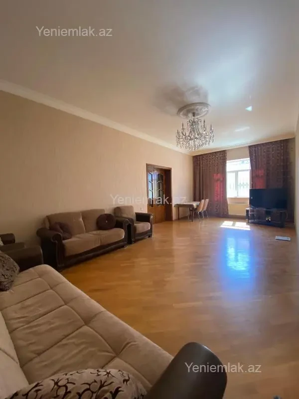 Satılır 6 otaqlı həyət evi 250 m²
