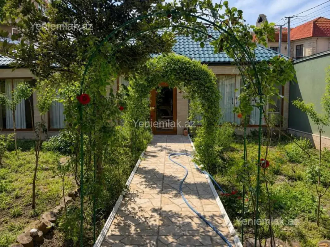 Satılır 6 otaqlı həyət evi 460 m²