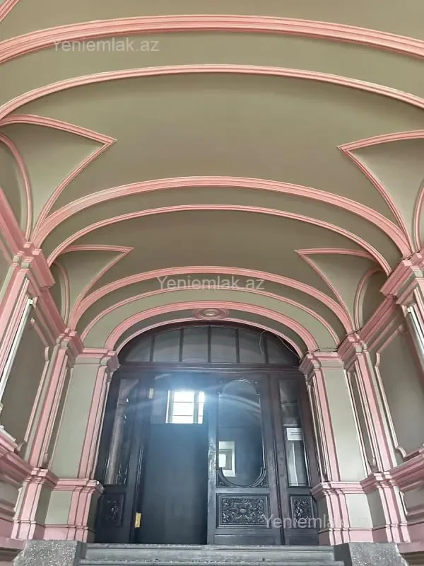 Satılır 10 otaqlı köhnə tikili 361 m²