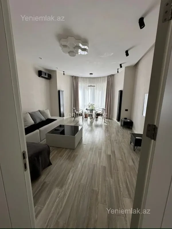 Satılır 3 otaqlı yeni tikili 130 m²