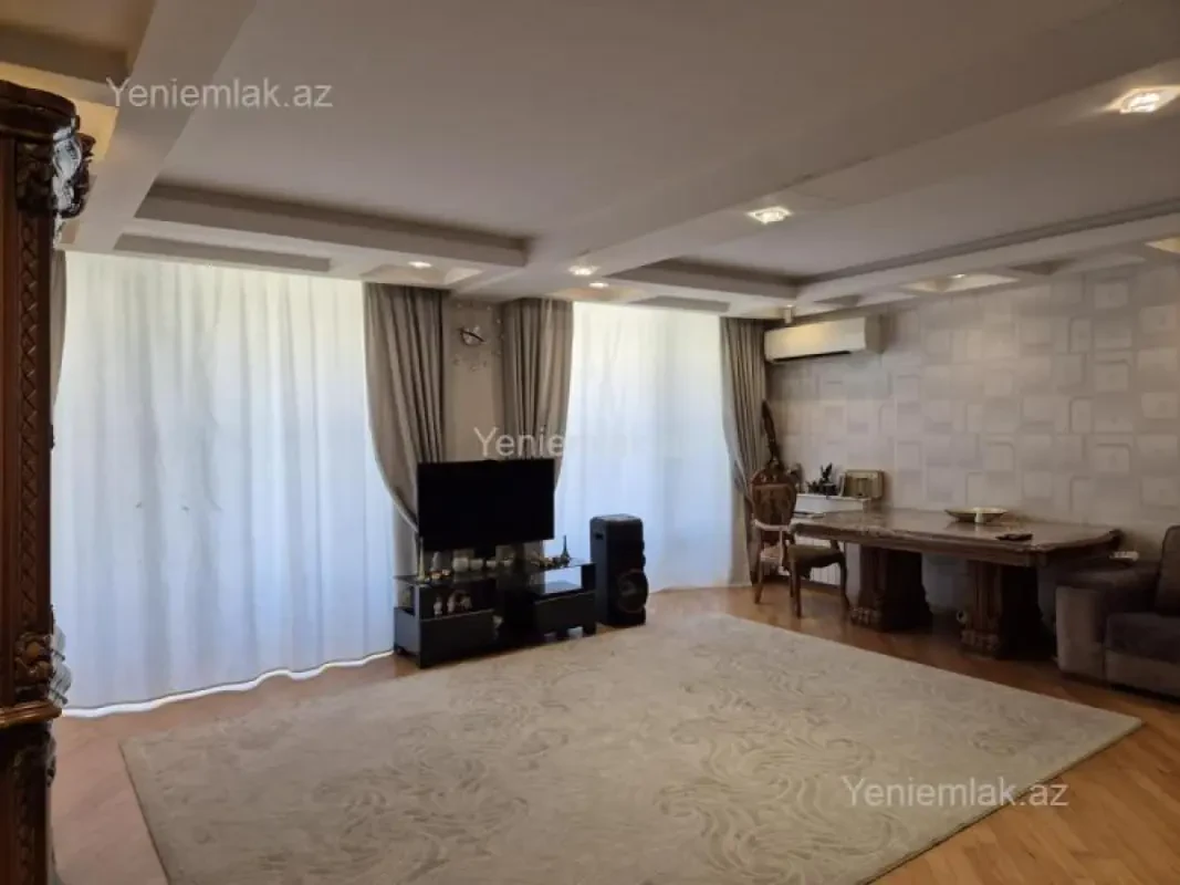 Satılır 5 otaqlı köhnə tikili 120 m²