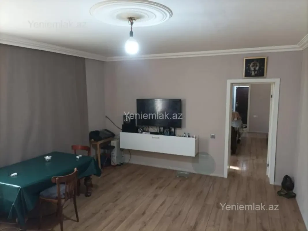 Satılır 3 otaqlı köhnə tikili 100 m²