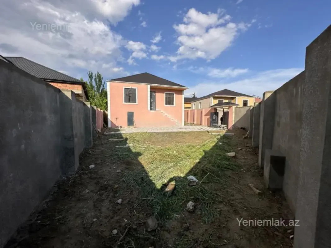 Satılır 4 otaqlı həyət evi 140 m²