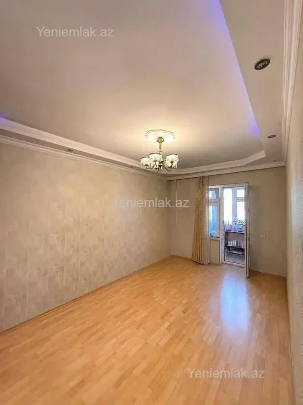 Satılır 3 otaqlı köhnə tikili 90 m²