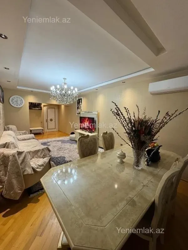 Satılır 3 otaqlı yeni tikili 130 m²