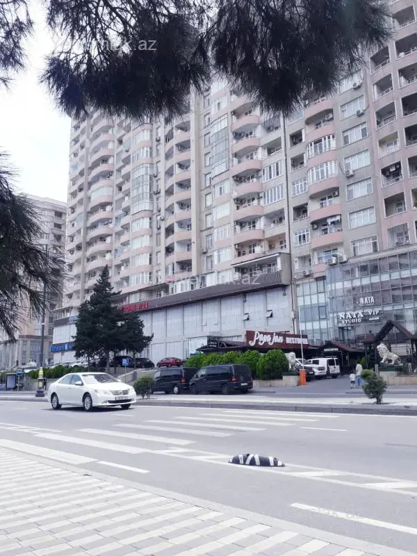 Satılır 3 otaqlı yeni tikili 150 m²