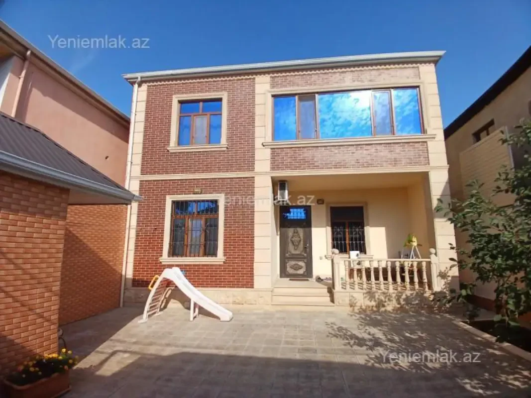Satılır 5 otaqlı həyət evi 180 m²