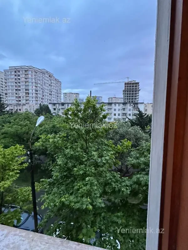 Satılır 2 otaqlı köhnə tikili 75 m²