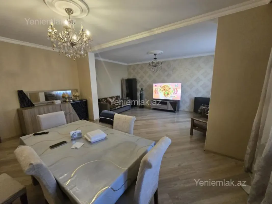 Satılır 4 otaqlı köhnə tikili 100 m²
