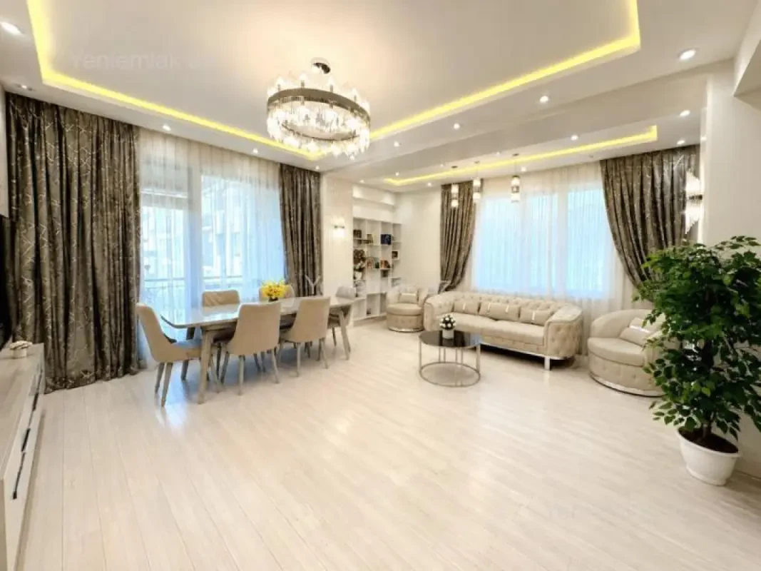Satılır 3 otaqlı yeni tikili 130 m²