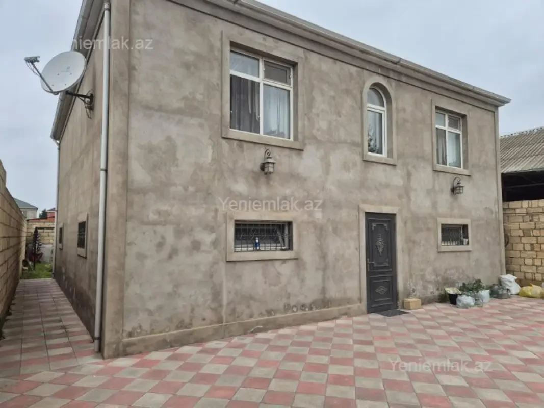 Satılır 5 otaqlı həyət evi 180 m²