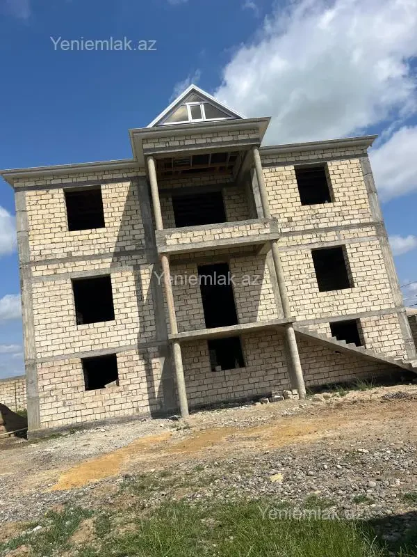 Satılır 10 otaqlı həyət evi 3000 m²
