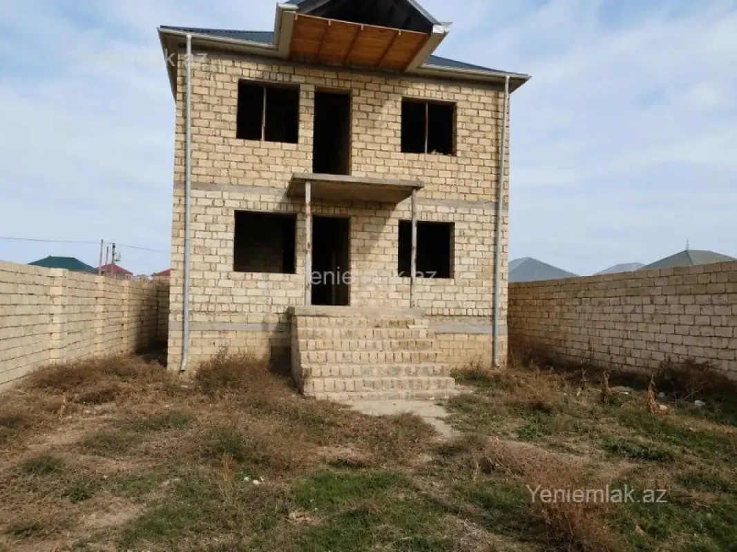 Satılır 5 otaqlı həyət evi 210 m²