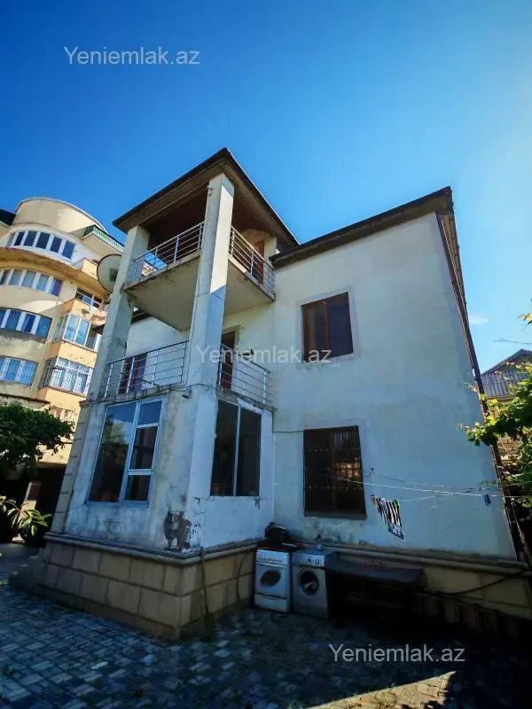 Satılır 6 otaqlı həyət evi 420 m²
