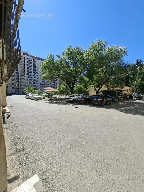Satılır 2 otaqlı köhnə tikili 65 m²