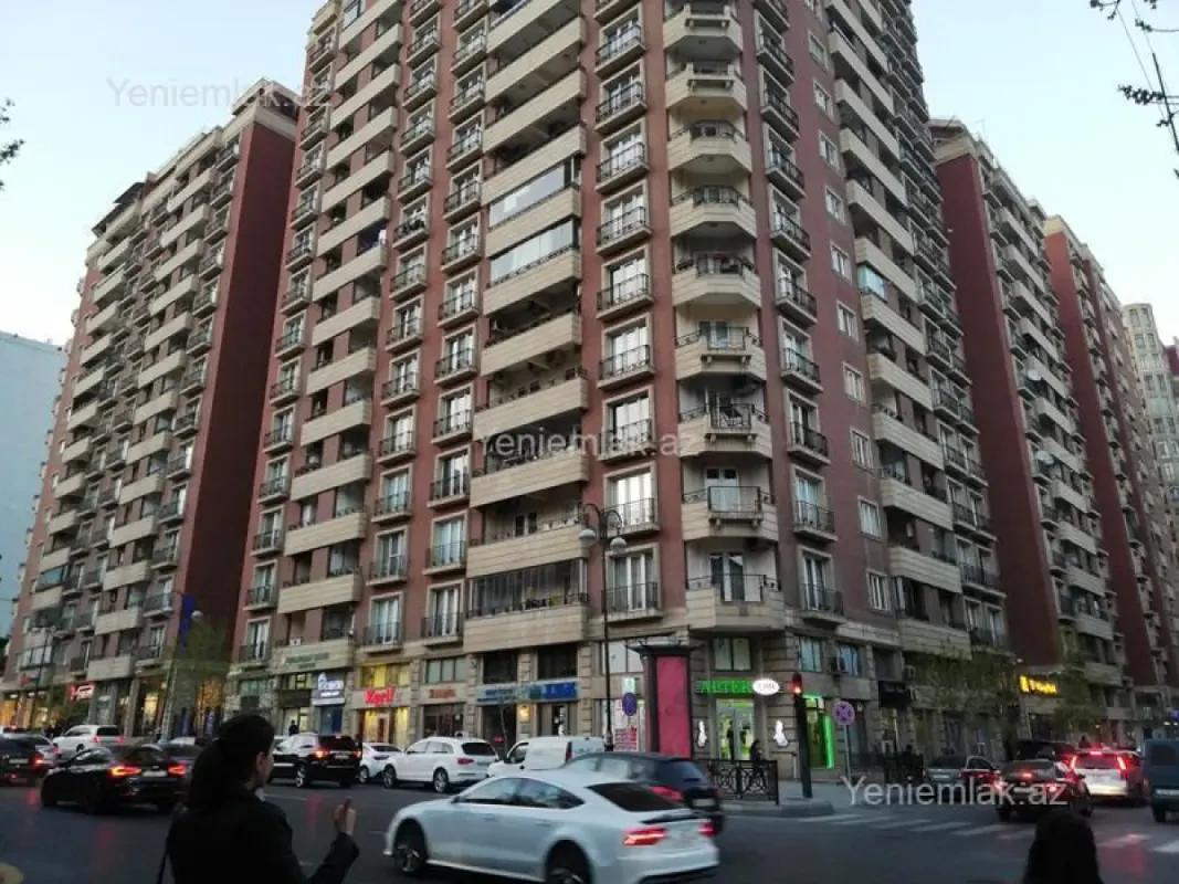 Satılır 3 otaqlı yeni tikili 150 m²