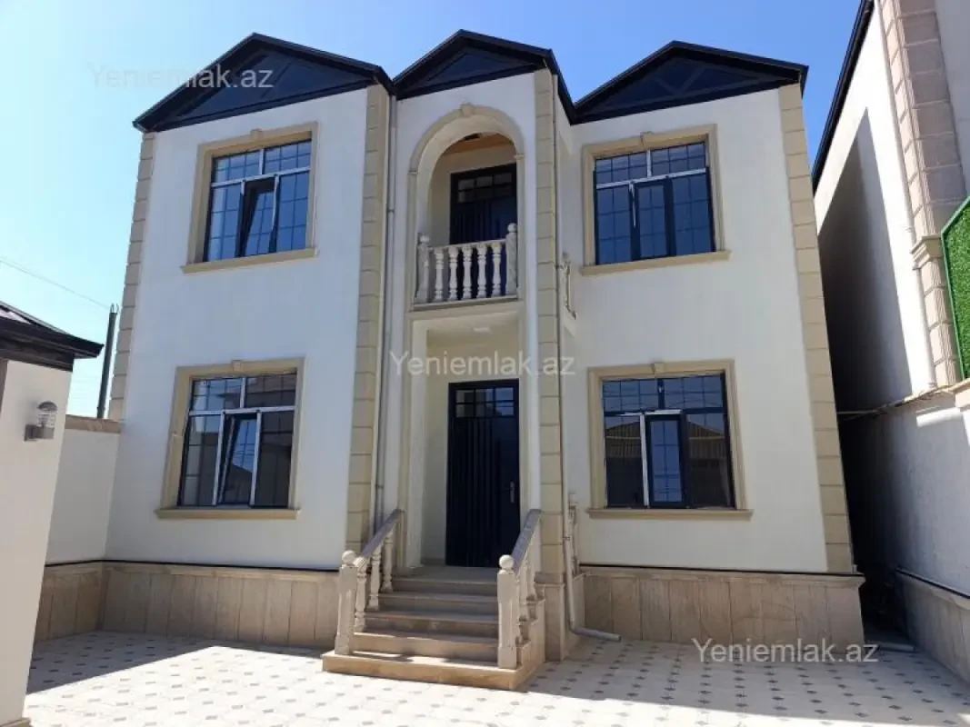 Satılır 5 otaqlı həyət evi 200 m²