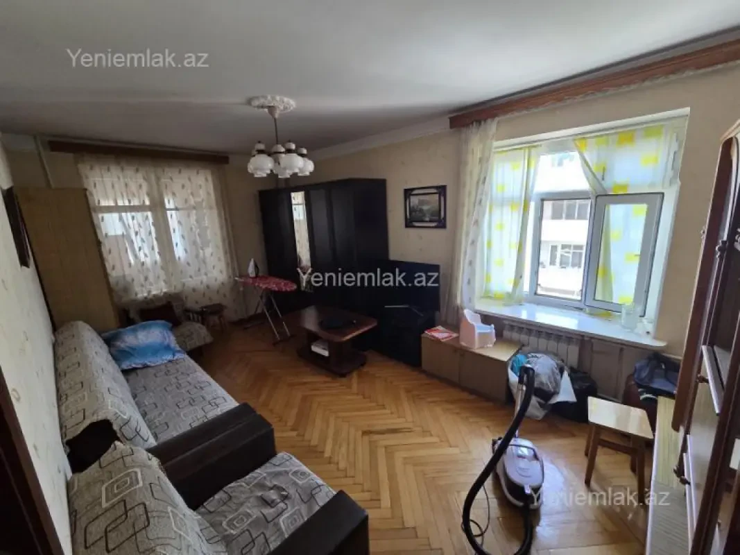 Satılır 2 otaqlı köhnə tikili 60 m²