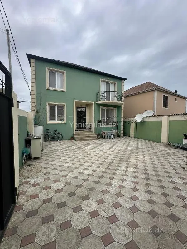 Satılır 4 otaqlı həyət evi 200 m²