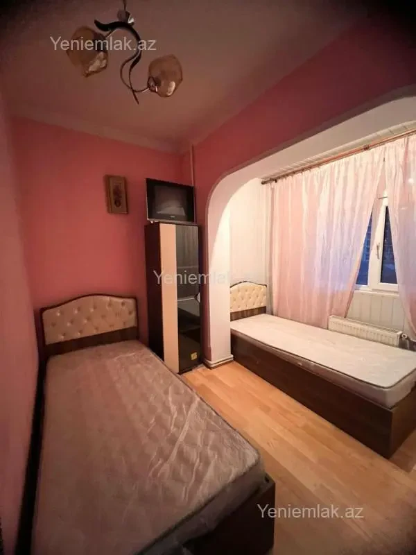 Satılır 2 otaqlı köhnə tikili 45 m²
