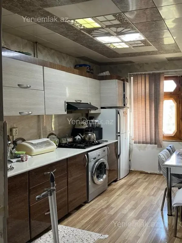 Satılır 3 otaqlı köhnə tikili 74 m²
