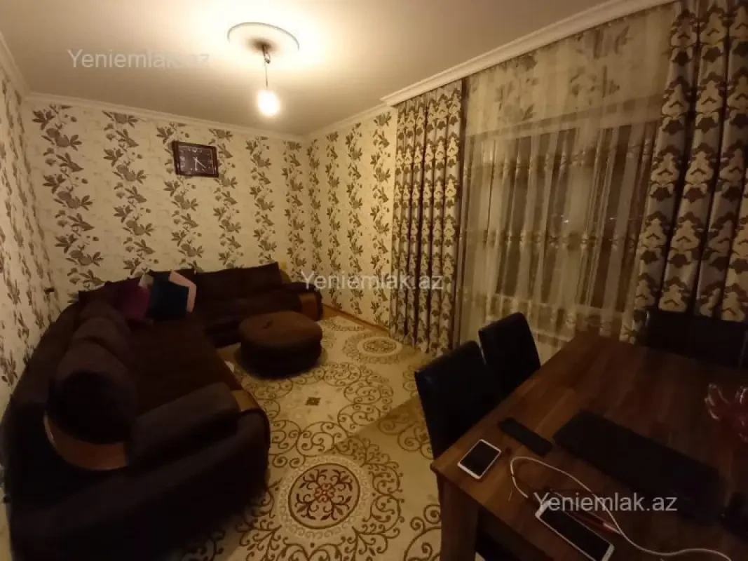 Satılır 3 otaqlı köhnə tikili 90 m²