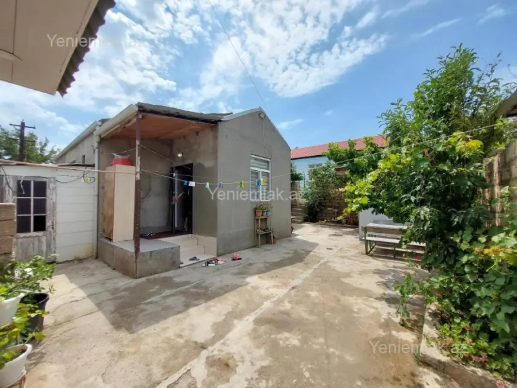 Satılır 4 otaqlı həyət evi 100 m²