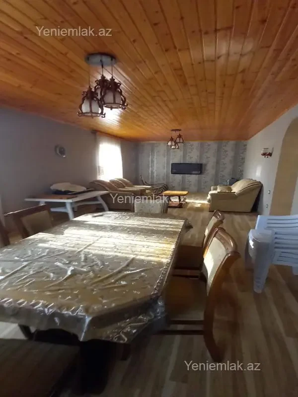 Satılır 5 otaqlı həyət evi 200 m²