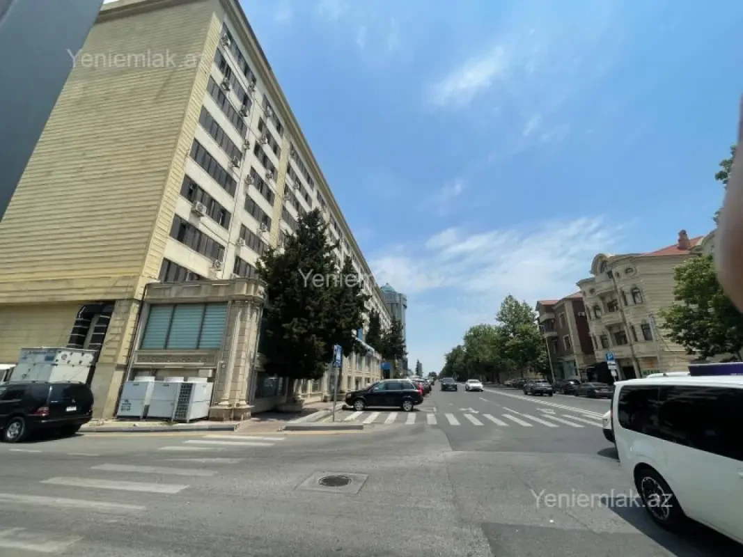 Satılır 6 otaqlı köhnə tikili 170 m²